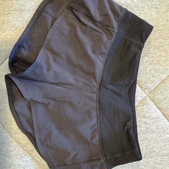 Women’s Lululemon hottie hot short - Picture 2 of 6